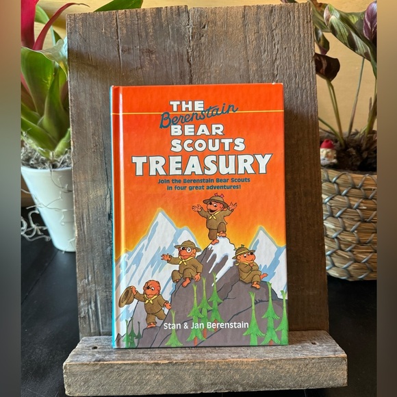 VINTAGE 2000 The Berenstain Bear Scouts Treasury Hardback Children’s Book - Picture 2 of 11